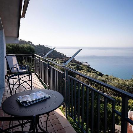 La Casa Del Maestro Attico Lägenhet Pisciotta Exteriör bild
