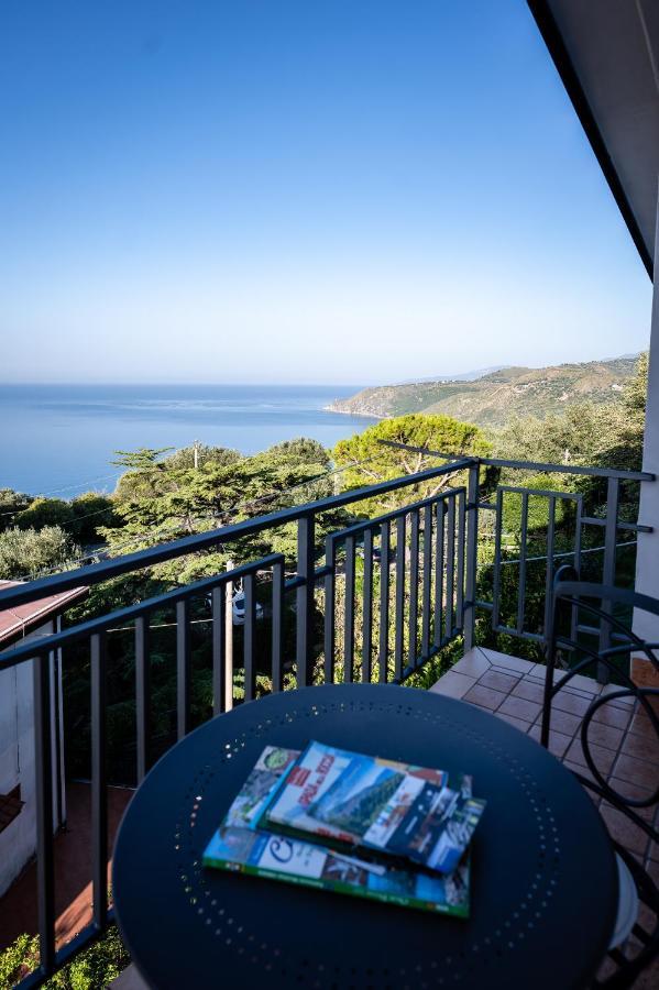 La Casa Del Maestro Attico Lägenhet Pisciotta Exteriör bild