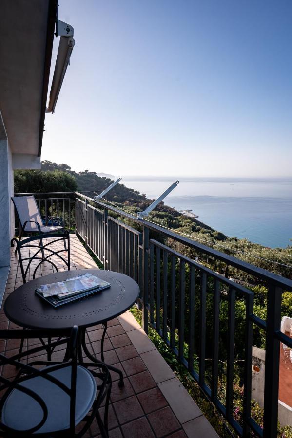 La Casa Del Maestro Attico Lägenhet Pisciotta Exteriör bild