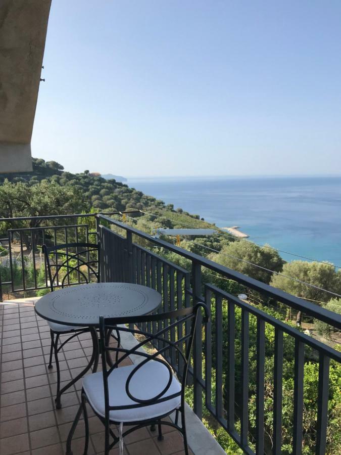 La Casa Del Maestro Attico Lägenhet Pisciotta Exteriör bild