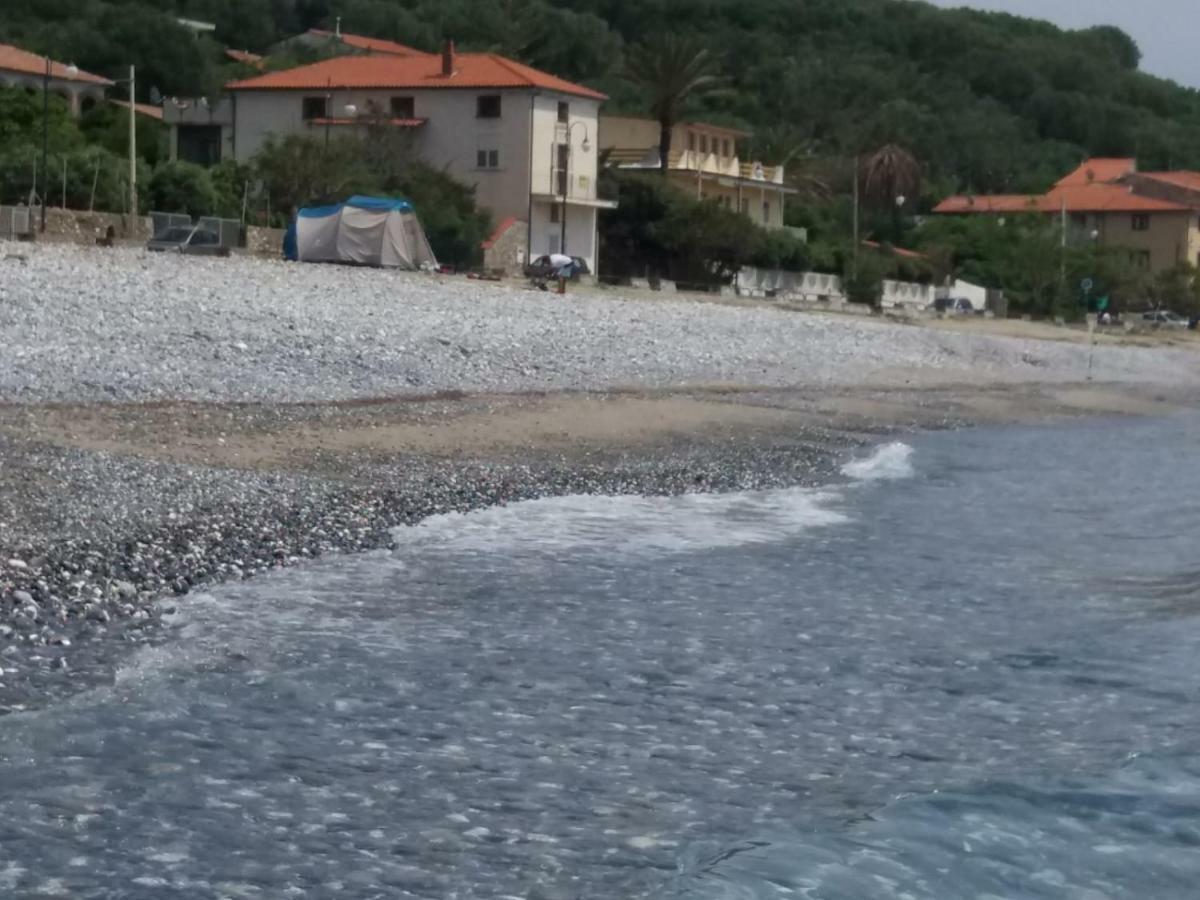 La Casa Del Maestro Attico Lägenhet Pisciotta Exteriör bild